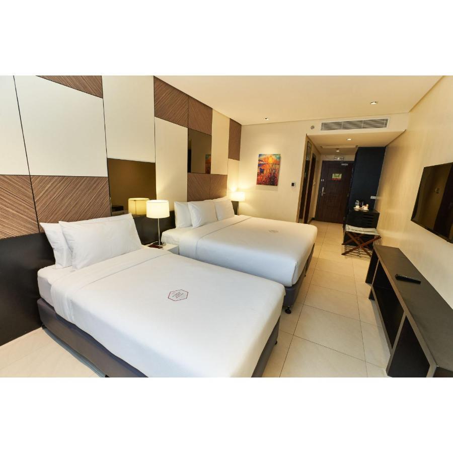 Summit Hotel Tacloban Bagian luar foto